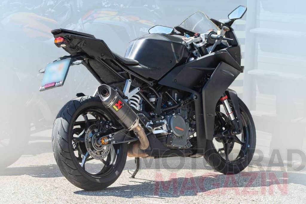 2021-KTM-RC-390-Spotted