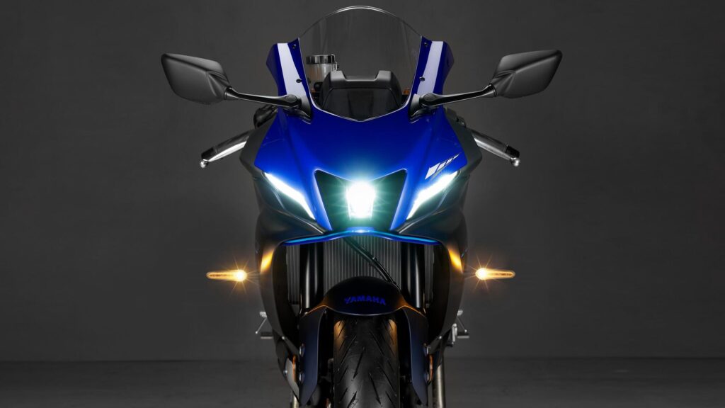 2021-yamaha-r7-front-view